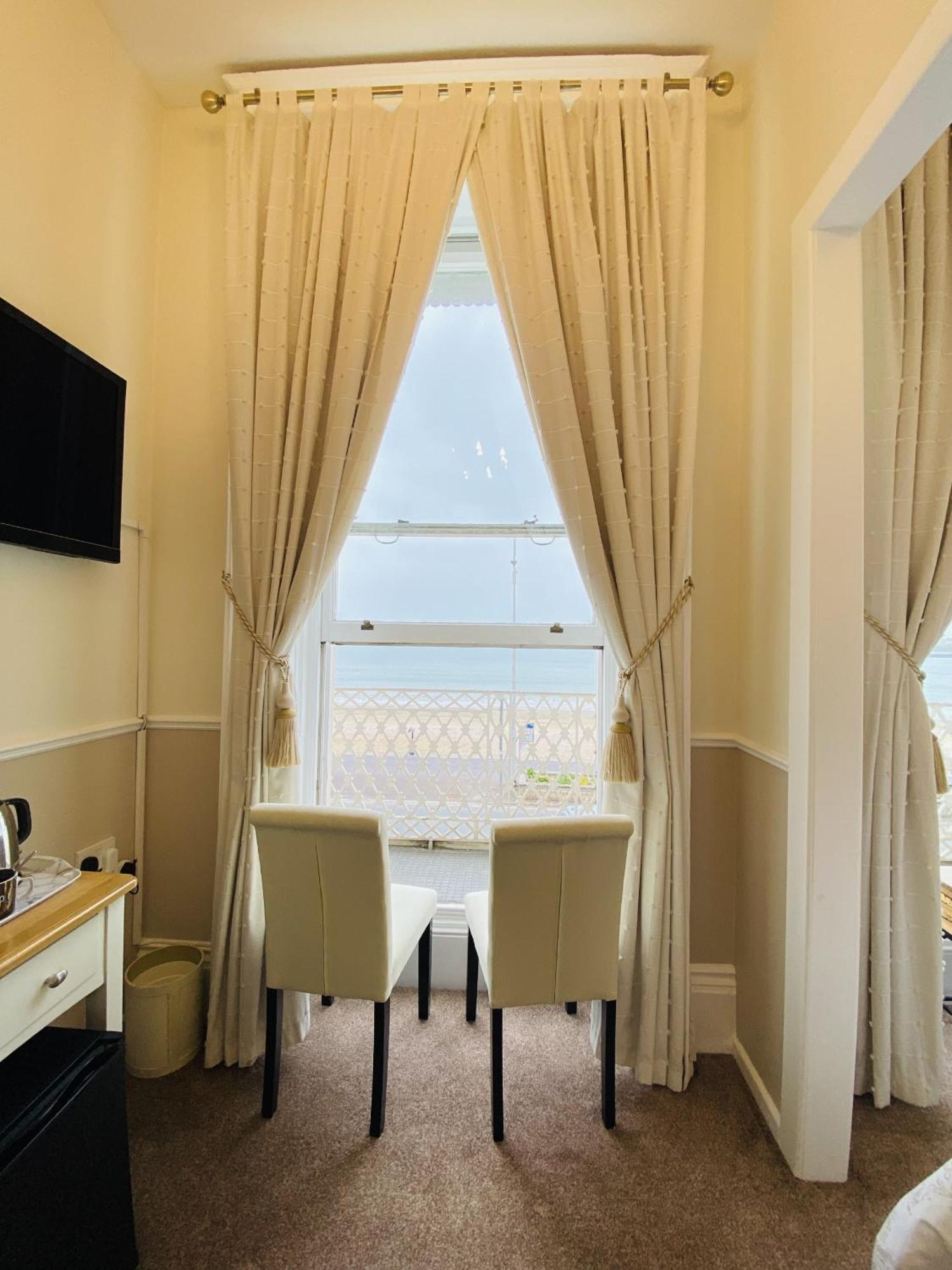 The Angove - Adults Only 3*