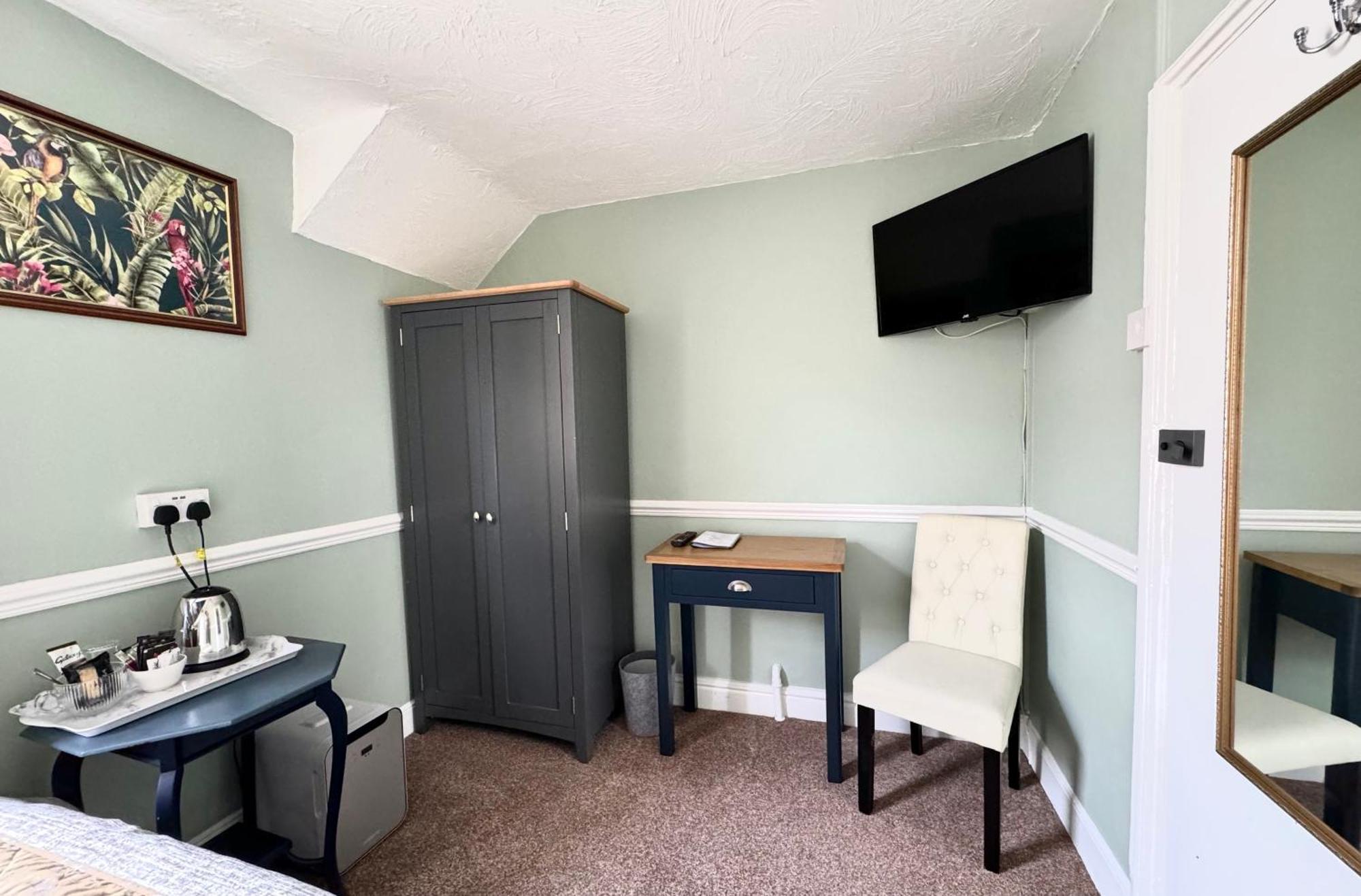The Angove - Adults Only 3*
