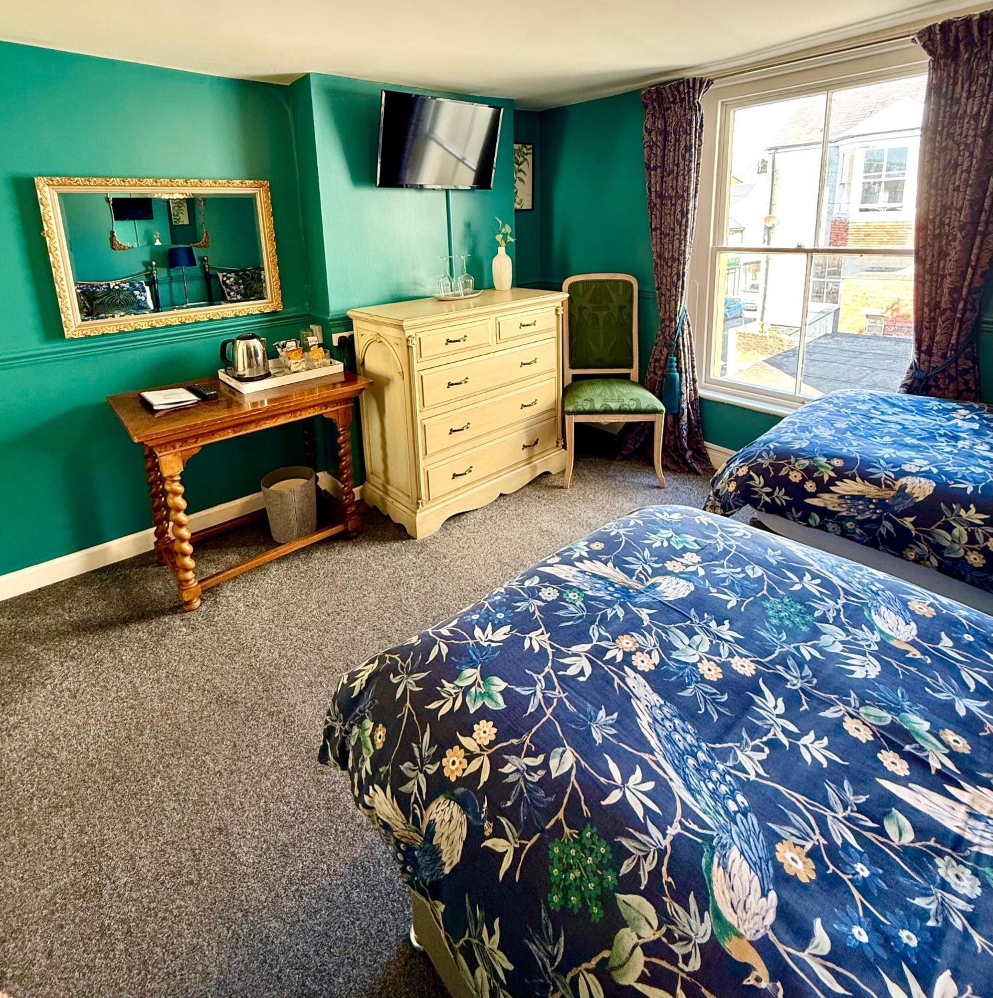 The Angove - Adults Only 3*